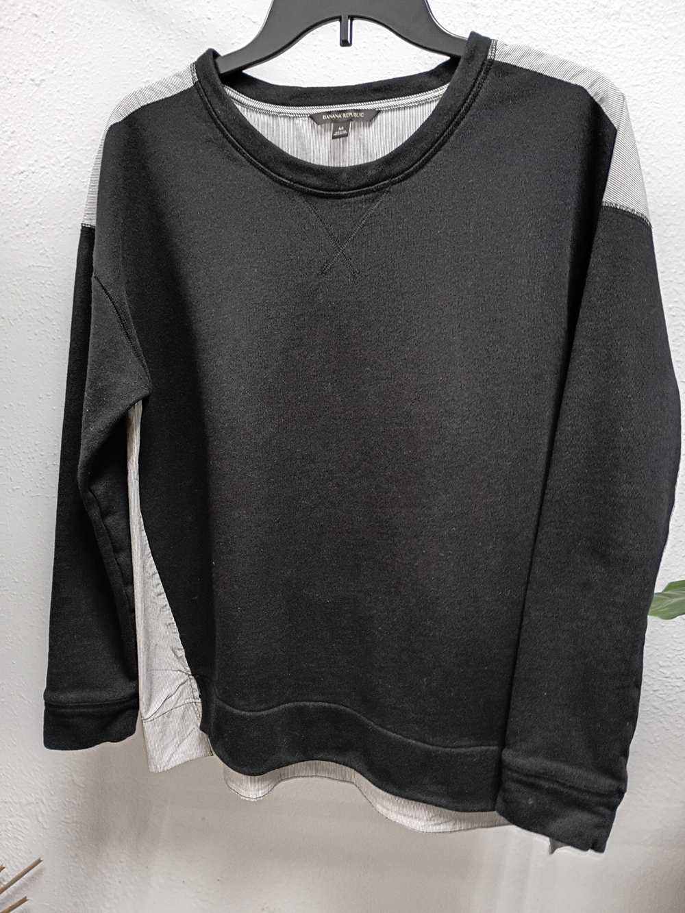 Banana Republic Men’s Black Crewneck Sweatshirt with Gray Accents